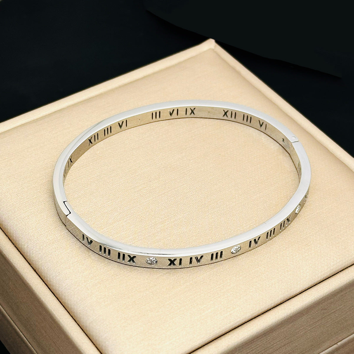 Fashionable And Personalized Roman Character Non Fading Wristband